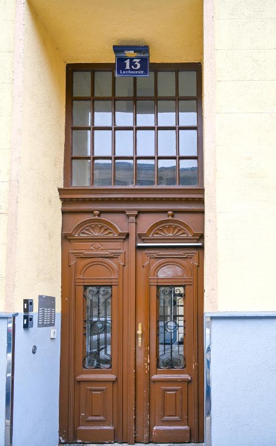 Delightful Duplex Danube Canal Виена Екстериор снимка