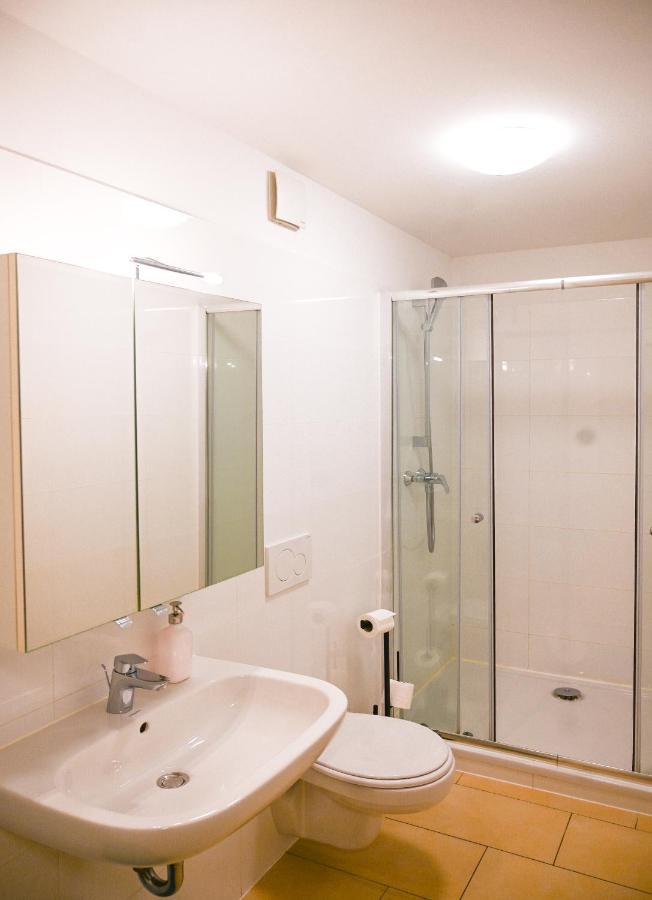 Delightful Duplex Danube Canal Виена Екстериор снимка