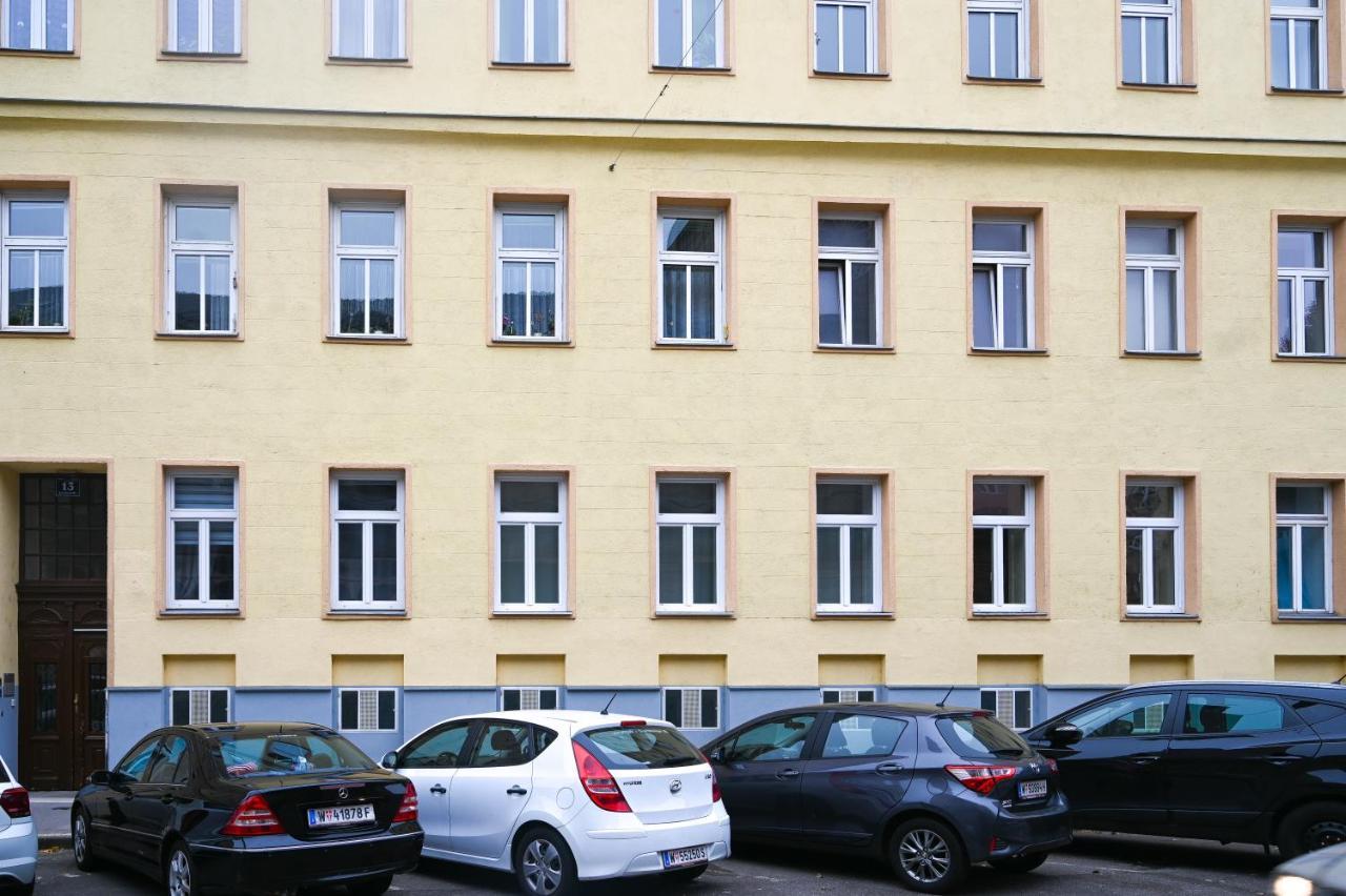 Delightful Duplex Danube Canal Виена Екстериор снимка